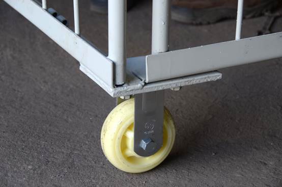 Roll Cage Container Buying Guide: Selecting the Optimal Casters & Shelves